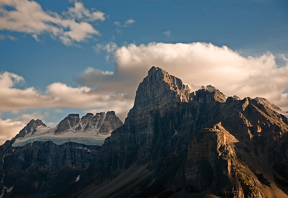 Road to Moraine Lake